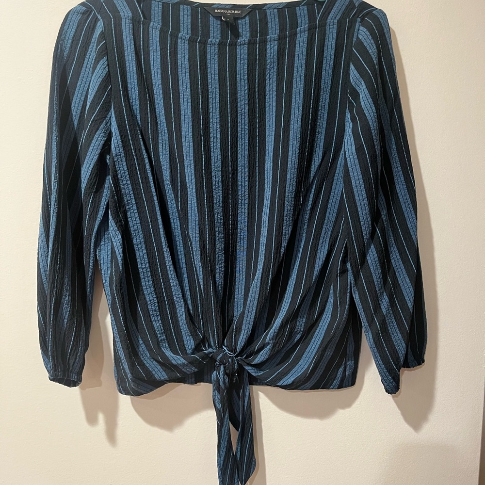 Banana Republic SeerSucker Boat Black Blue Tie Striped 3/4 Sleeve Blouse Small